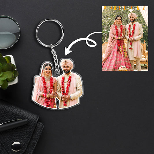 Custom name acrylic keychain – elegant and durable key holder in stylish Cut Out designs