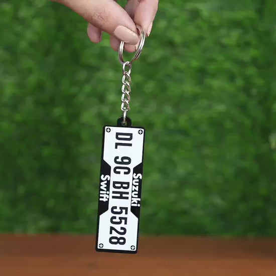 Video highlighting the customization options of Name, Number, and Car Model on acrylic custom Keychain 