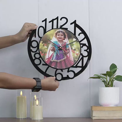 Video panning across the large black numbers showing the glossy acrylic finish Fashionury