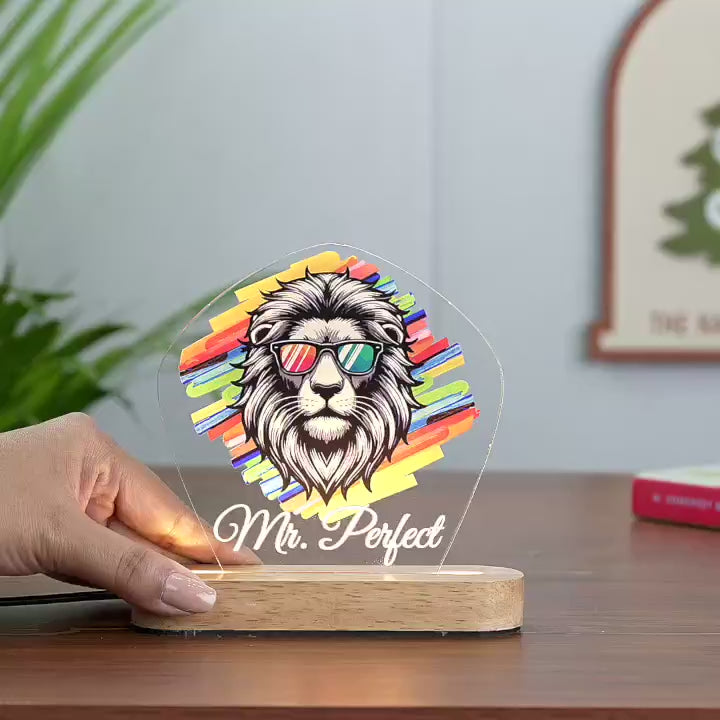 Video presenting this lamp as the perfect ego-booster gift for the 'King' of your life